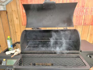 Tahoma 900 smoker running at high temperature with smoke coming out